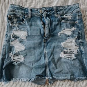 Women’s American Eagle Medium Wash Ripped Jean Shorts